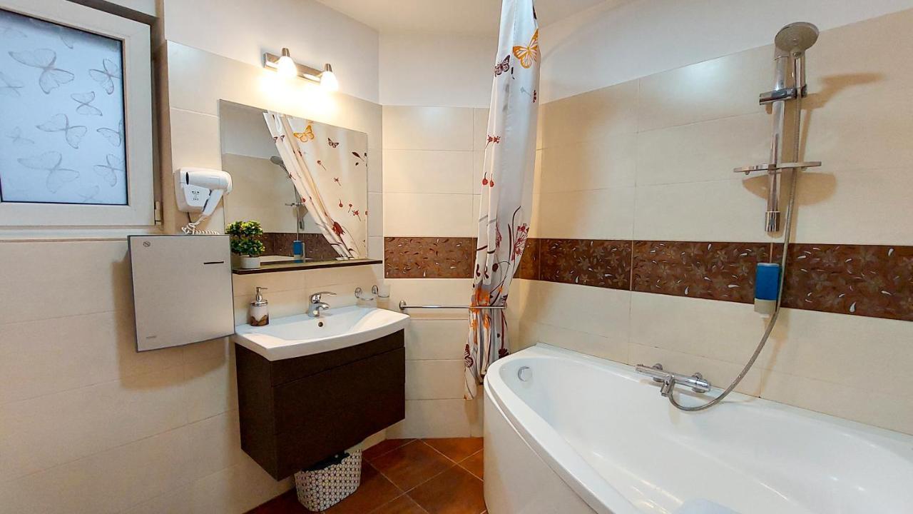 Fancy 1Bd Family Friendly In Historical Centre Apartment Bucharest Exterior photo